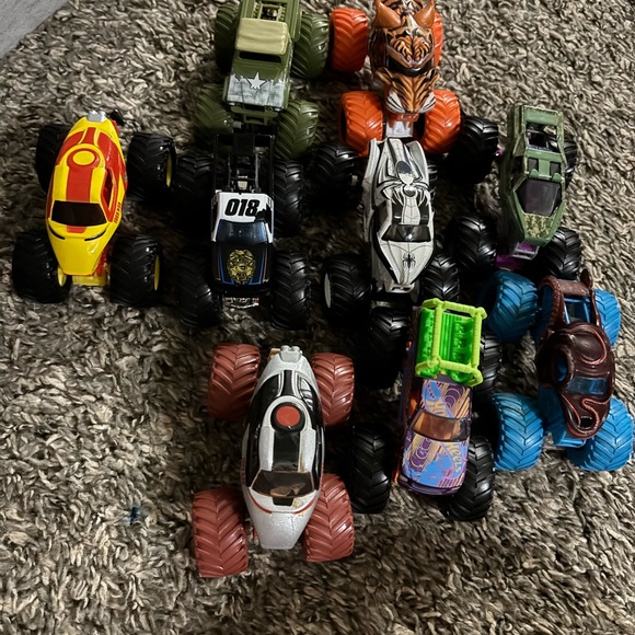 Monster jam Truck Toy Collection - Picture 1 of 5